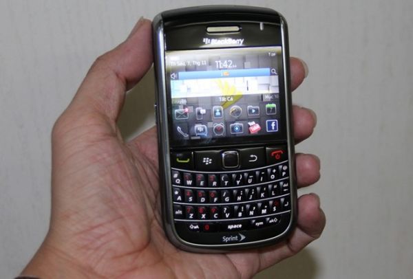 Đánh giá Blackberry 9650 có loa đàm thoại to, rõ 2