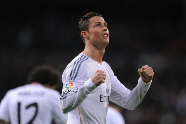 Real 1-0 Espanyol (H1): Ronaldo kiến tạo, James lập công 2