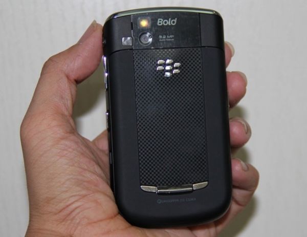 Đánh giá Blackberry 9650 có loa đàm thoại to, rõ 5