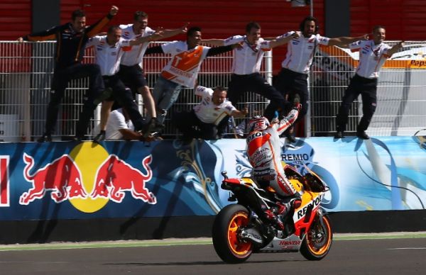 Những hình ảnh ấn tượng của mùa giải MotoGP 2014 (1) 12