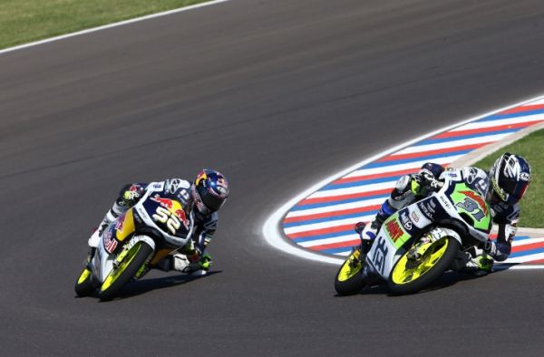 Những hình ảnh ấn tượng của mùa giải MotoGP 2014 (1) 10
