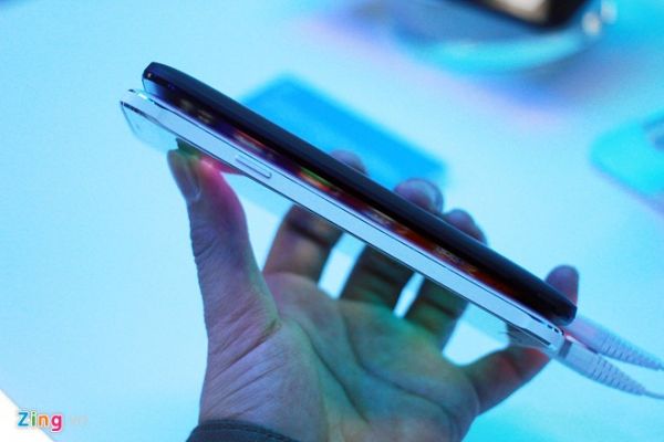 Zenfone 2 so thiết kế với Galaxy Note 4 8