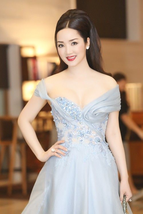 Hoa hậu Kỳ Duyên dẫn đầu top sao đẹp tuần qua 5