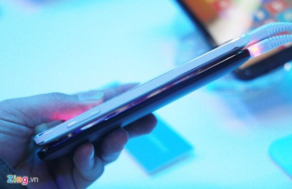 Zenfone 2 so thiết kế với Galaxy Note 4 6