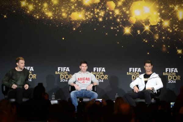 Hạnh phúc ngận tràn của C.Ronaldo khi nhận Quả bóng vàng 3