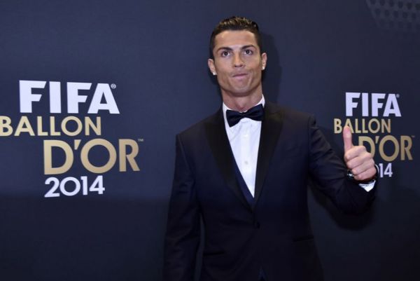 Hạnh phúc ngận tràn của C.Ronaldo khi nhận Quả bóng vàng 2