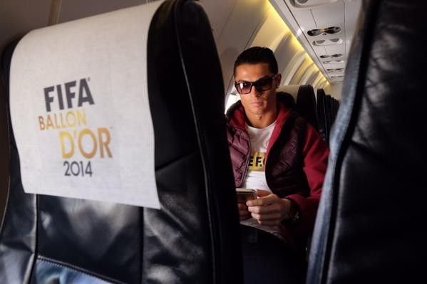 Ronaldo căng thẳng chờ FIFA xướng tên 46