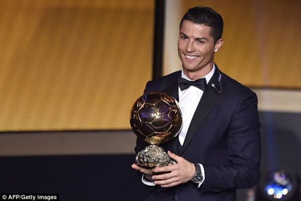Ronaldo hét đầy phấn khích khi lên nhận Quả bóng vàng 5