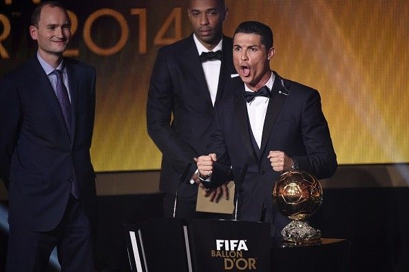 Ronaldo hét đầy phấn khích khi lên nhận Quả bóng vàng 3
