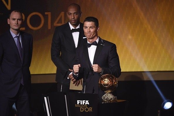 Ronaldo hét đầy phấn khích khi lên nhận Quả bóng vàng 2