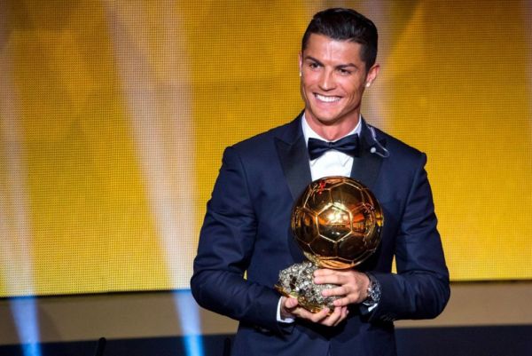 Hạnh phúc ngận tràn của C.Ronaldo khi nhận Quả bóng vàng 7