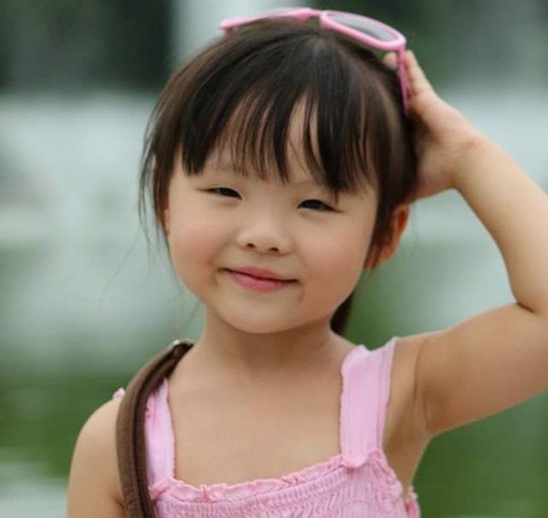 Cô bé 4 tuổi làm “phiên dịch viên” Việt – Hàn cho bố mẹ 4
