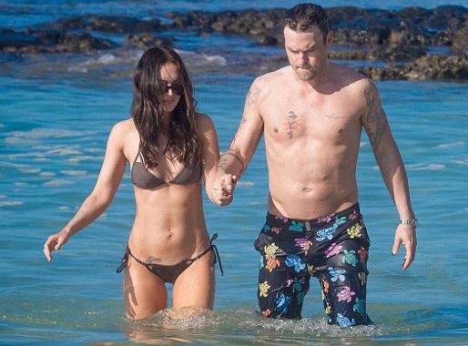 Mỹ nhân gợi tình Megan Fox đi tắm biển cùng chồng 14