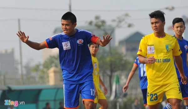 Tiền vệ U19 VN bất lực trong trận đội nhà thua Quảng Ninh 6