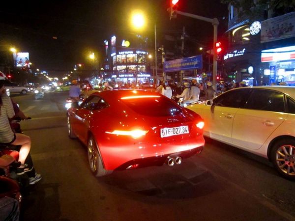 Jaguar F Type S biển trắng đầu tiên trên đường Sài Gòn 6