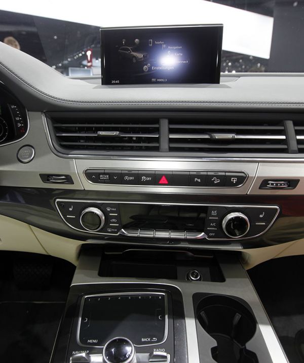 Cận cảnh Audi Q7 thế hệ mới trên sàn triển lãm ô tô Detroit 8
