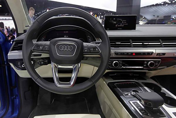 Cận cảnh Audi Q7 thế hệ mới trên sàn triển lãm ô tô Detroit 9