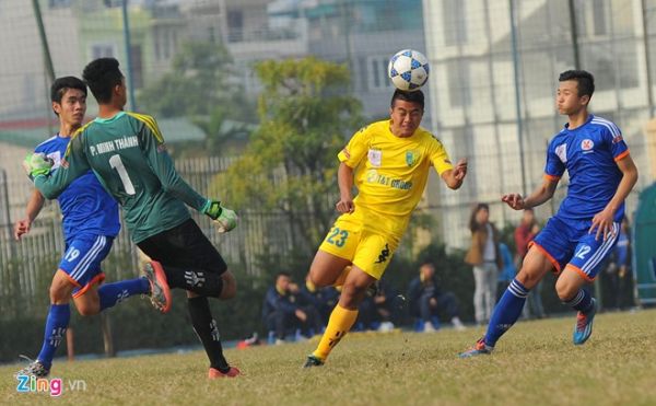 Tiền vệ U19 VN bất lực trong trận đội nhà thua Quảng Ninh 7