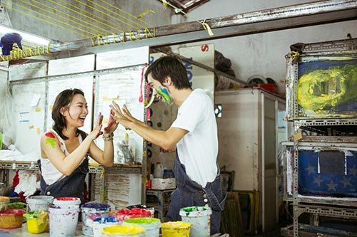 Ảnh cưới trong xưởng may đầy sức sống của cặp đôi Sài Gòn 11
