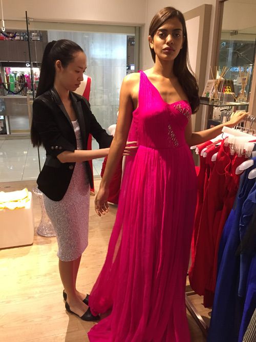 Thiết kế Việt xuất hiện tại Hoa hậu Hoàn vũ 2015 7