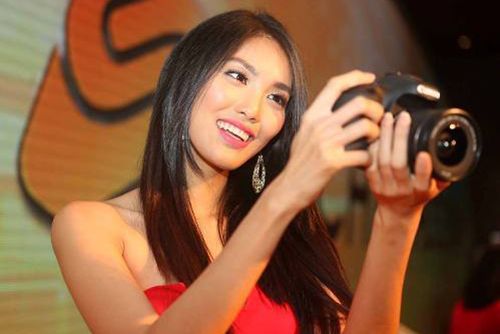 Nghệ sĩ Việt hào hứng chụp ảnh selfie tại Tech Awards 2014 2