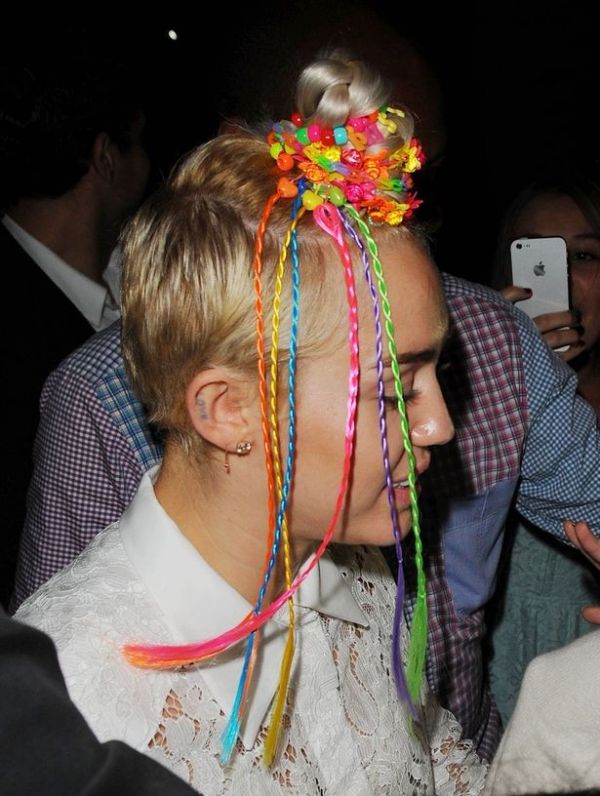 Miley Cyrus xứng danh nữ hoàng tàn phá tóc nhất năm 2