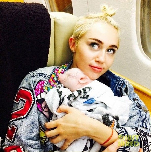 Miley Cyrus xứng danh nữ hoàng tàn phá tóc nhất năm 9