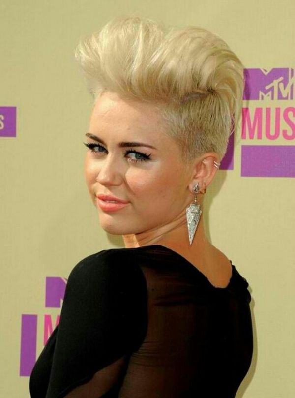 Miley Cyrus xứng danh nữ hoàng tàn phá tóc nhất năm 11
