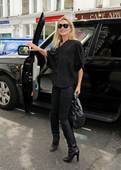 Trang phục đen sành điệu của Kate Moss 2