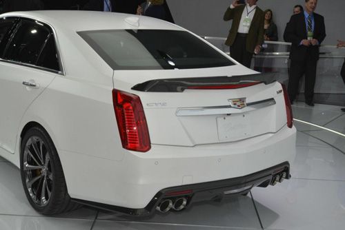 Cadillac CTS-V 2016: Chiếc sedan mạnh mẽ 8