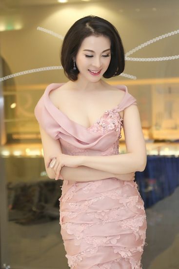 Ngọc Trinh, Tóc Tiên mặc đẹp nhất tuần với váy xẻ bạo 8