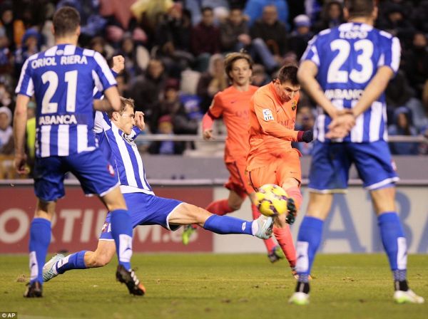 Messi lập hattrick, Barcelona thắng đậm Deportivo 3
