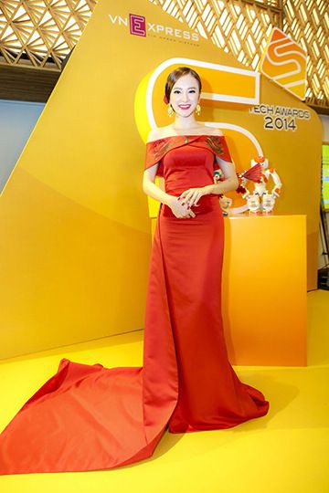 Ngọc Trinh, Tóc Tiên mặc đẹp nhất tuần với váy xẻ bạo 7