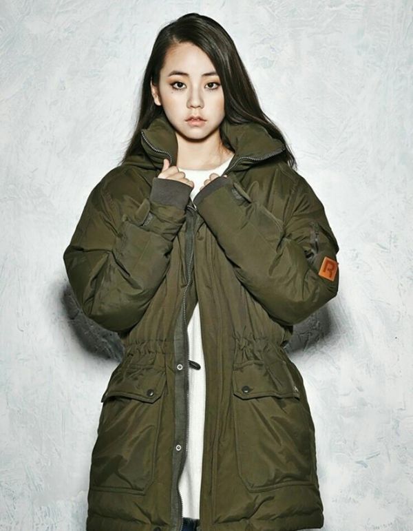Nữ thần tượng xứ Hàn hầm hố với jacket quân đội 18
