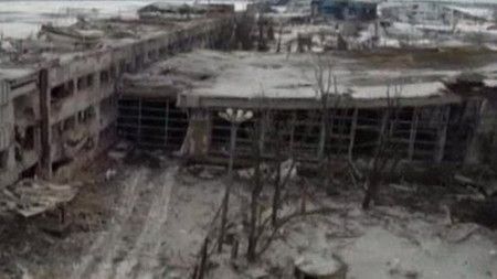 Sân bay Đông Ukraine bị đánh sập, hơn 200 người chết 2