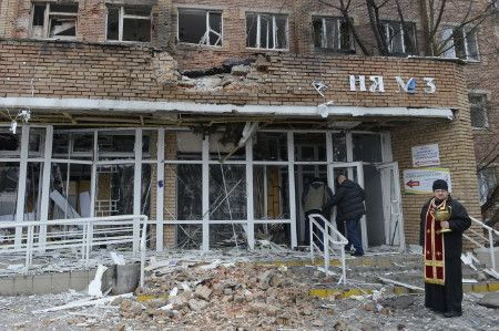 Sân bay Đông Ukraine bị đánh sập, hơn 200 người chết 3