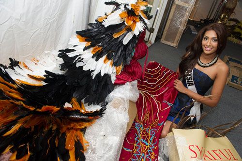 Thí sinh Miss Universe 2014 thử trang phục dân tộc 8