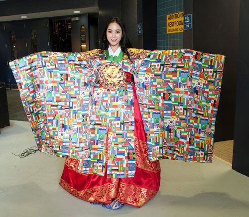 Thí sinh Miss Universe 2014 thử trang phục dân tộc 11