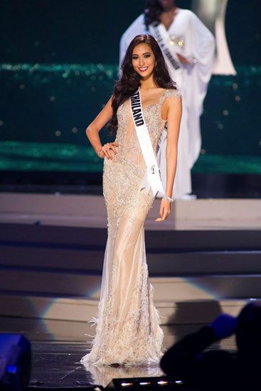 Thí sinh Miss Universe 2014 trình diễn váy dạ hội trong đêm sơ loại 11