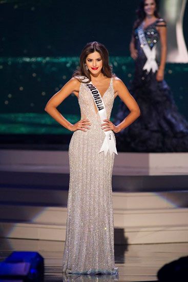 Thí sinh Miss Universe 2014 trình diễn váy dạ hội trong đêm sơ loại 7