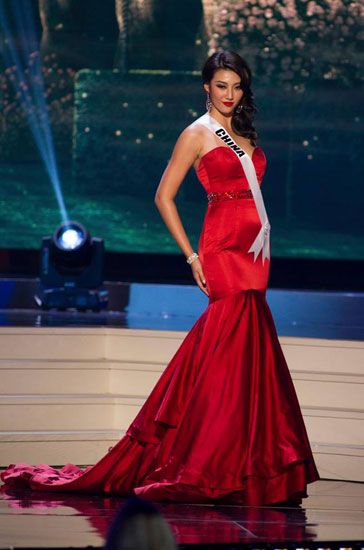 Thí sinh Miss Universe 2014 trình diễn váy dạ hội trong đêm sơ loại 6