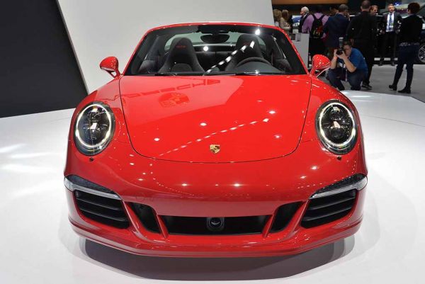 Porsche 911 Targa 4 GTS giá 7,85 tỉ đồng 2