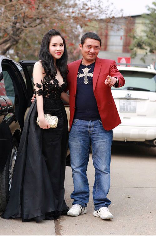 Trương Phương mặc váy xuyên thấu đi siêu xe dự họp báo 15