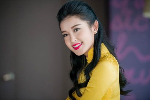 Quỳnh Chi vào top trang điểm đẹp nhờ tán mắt cam táo bạo 3