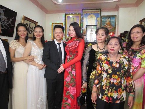 5 sao Việt lặng lẽ ăn hỏi, kết hôn trong năm 2014 21