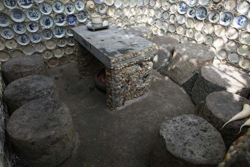 Ngôi nhà được đắp gần 1 vạn cổ vật gốm và 230kg tiền xu 48