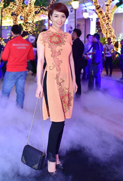 Việt Trinh gợi cảm với váy cúp ngực 6