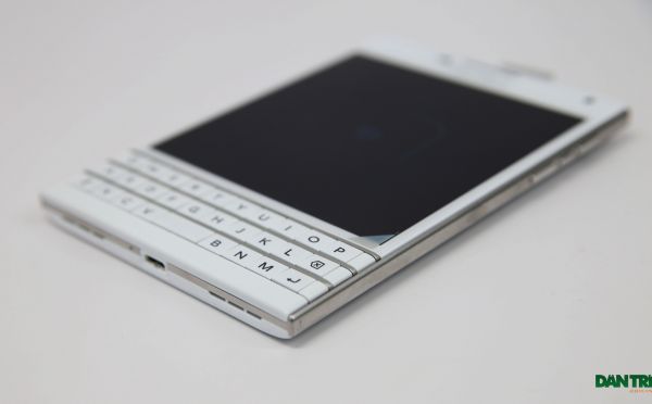 Đập hộp Blackberry Passport phiên bản màu trắng chính hãng tại Việt Nam 12