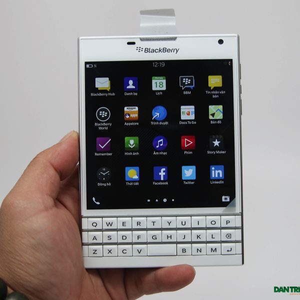 Đập hộp Blackberry Passport phiên bản màu trắng chính hãng tại Việt Nam 17