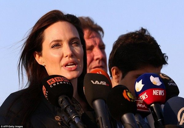 Angelina Jolie mộc mạc tham gia sự kiện 15